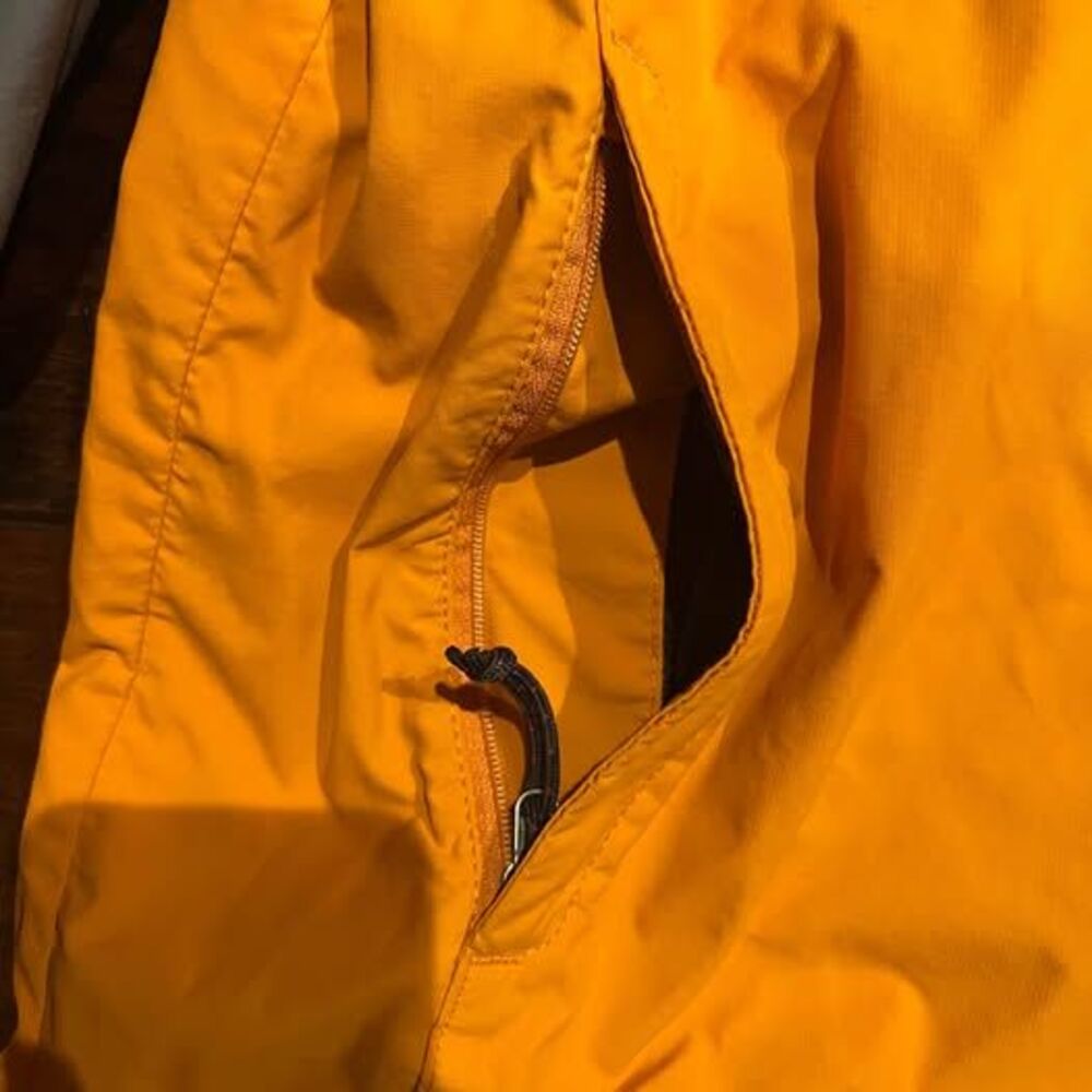 The North Face Boys Full Zip-Up Hooded Rain Windbreaker Jacket. - Picture 4 of 10